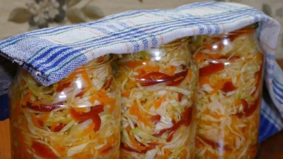 Капуста на зиму салаты фото Calate from cabbage with Bulgarian pepper for the winter Roasted cabbage is alwa
