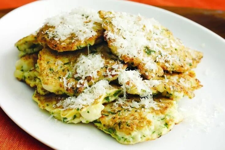 Капуста оладьи рецепты с фото Cauliflower fritters with parmesan Recipe Cauliflower fritters, Cauliflower reci