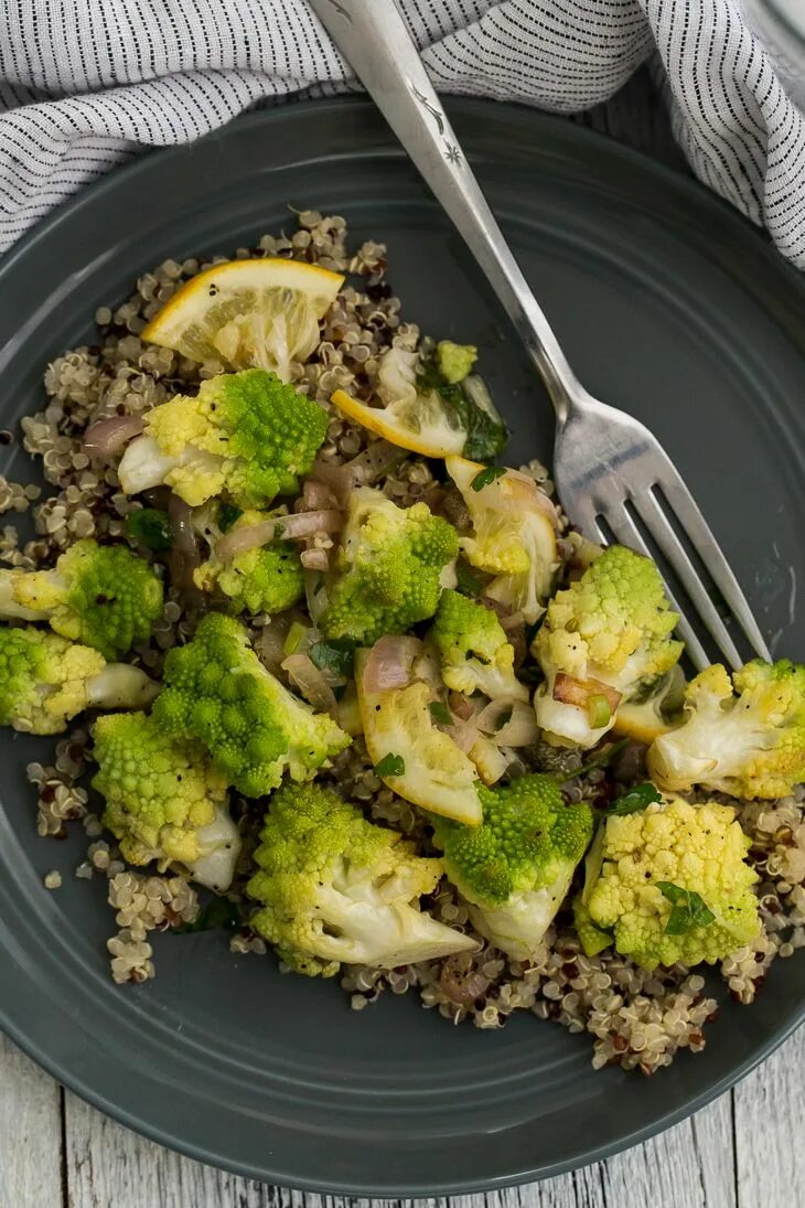 Капуста романеско как готовить рецепты с фото Roasted Romanesco with Meyer Lemon Salsa Recipe Vegetarian recipes hearty, Veget