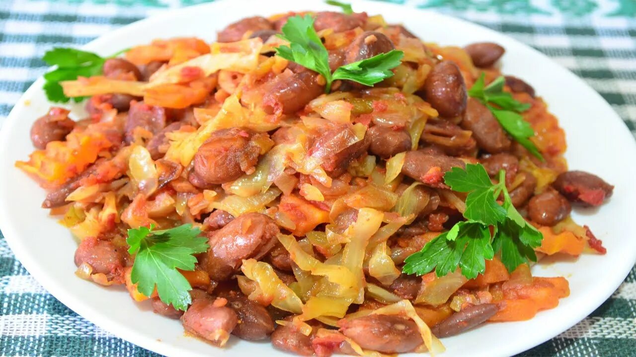 Капуста с фасолью рецепт с фото Тушеная капуста рецепт на сковороде. С фасолью. И мяса не надо. Домашние рецепты
