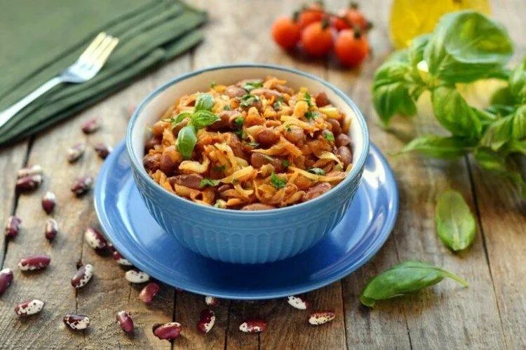 Капуста с фасолью рецепт с фото 10 шикарных рецептов тушеной капусты с сосисками