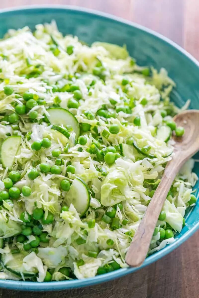 Капуста с горошком фото Cabbage and Pea Salad Recipe - NatashasKitchen.com in 2022 Pea salad recipes, Ca