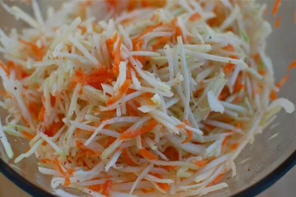 Капуста с морковкой салат с фото Kohlrabi Slaw, Kale Quinoa Apple Salad Kohlrabi slaw, Slaw recipes, Kohlrabi