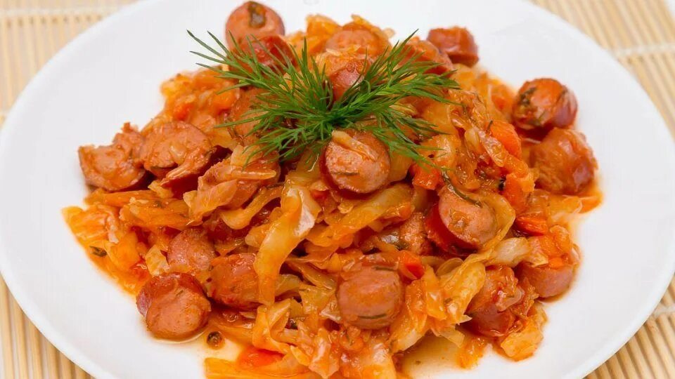 Капуста с сосиской рецепт с фото Капуста тушеная с баварскими колбасками