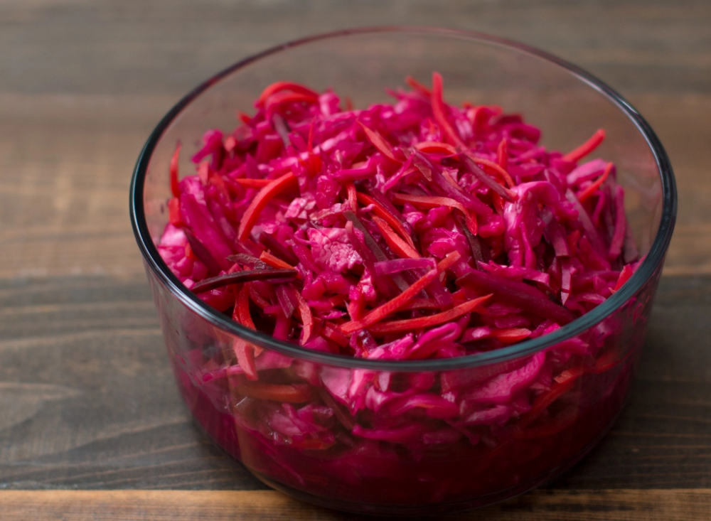 Капуста с свеклой фото пошагово Lacto-fermented Cabbage, Red Beet, and Carrot Sauerkraut - whatscookingatrays Re
