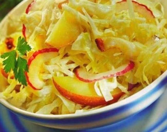 Капуста с яблоками рецепт с фото Салат на каждый день: капуста с яблоками в пряной заливке. Наслаждайтесь вкусом 