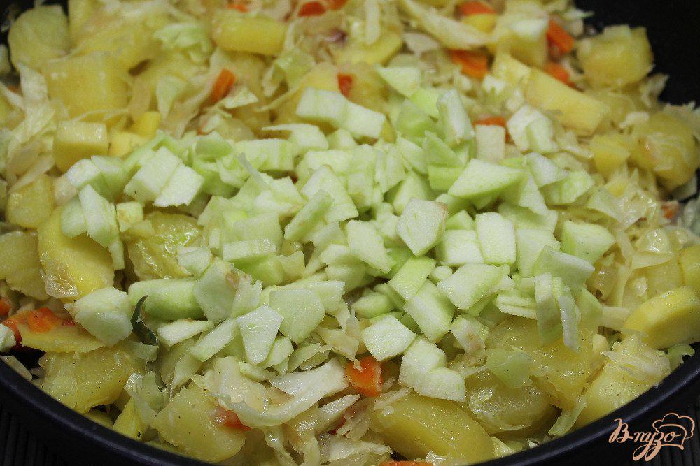 Капуста с яблоками рецепт с фото Капуста тушеная с картофелем и яблоком - рецепты с фото на vpuzo.com