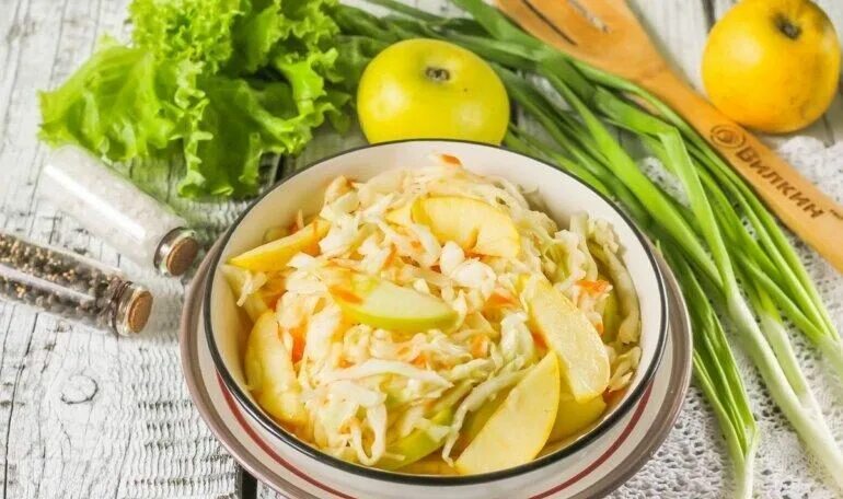 Капуста с яблоками рецепт с фото Квашеная капуста на зиму в банке на 3 литра и 1 л - очень вкусные рецепты