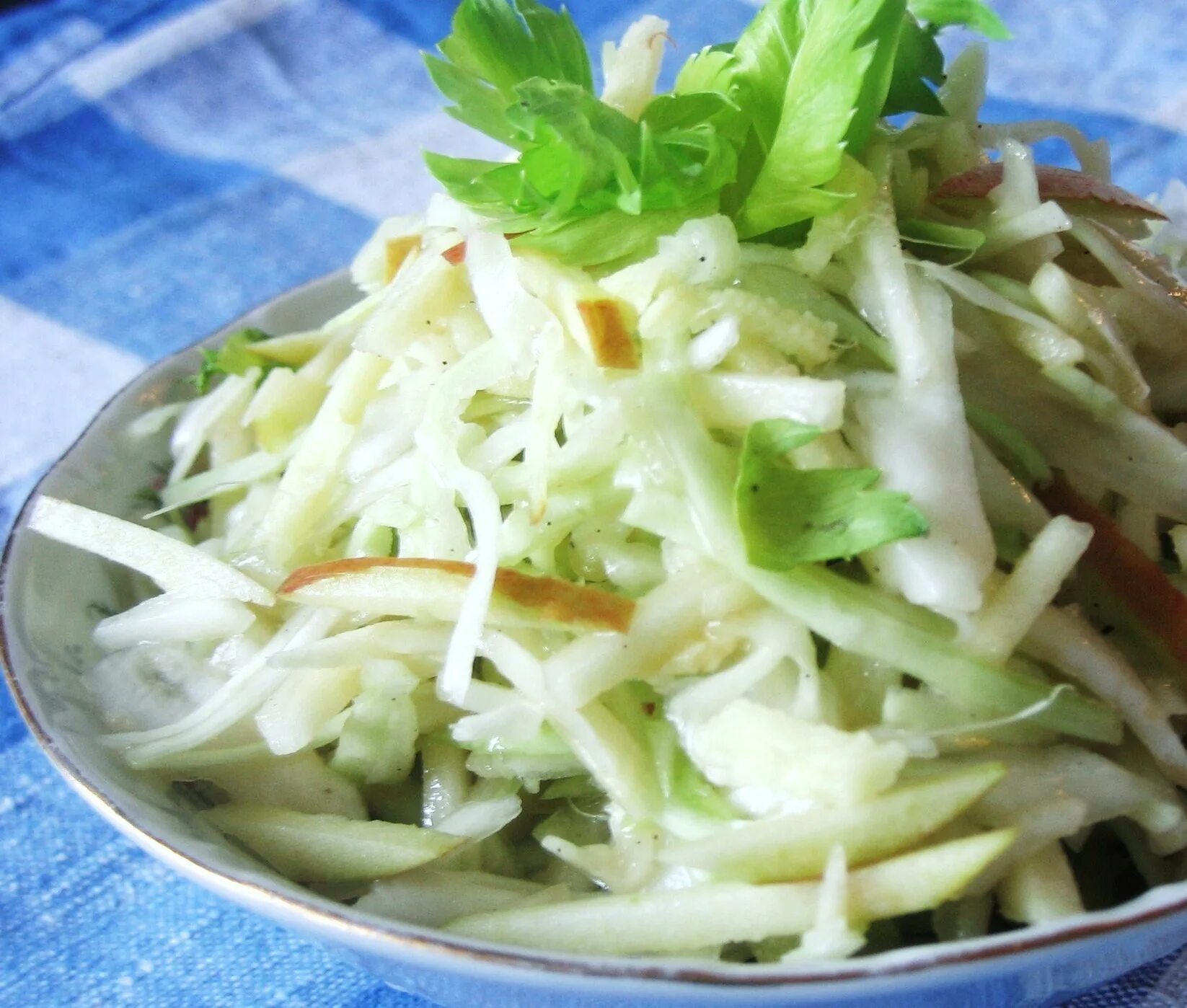 Капуста с яблоками салат с фото Капустный салат с яблоками и имбирем - пошаговый рецепт с фото (13995 просмотров