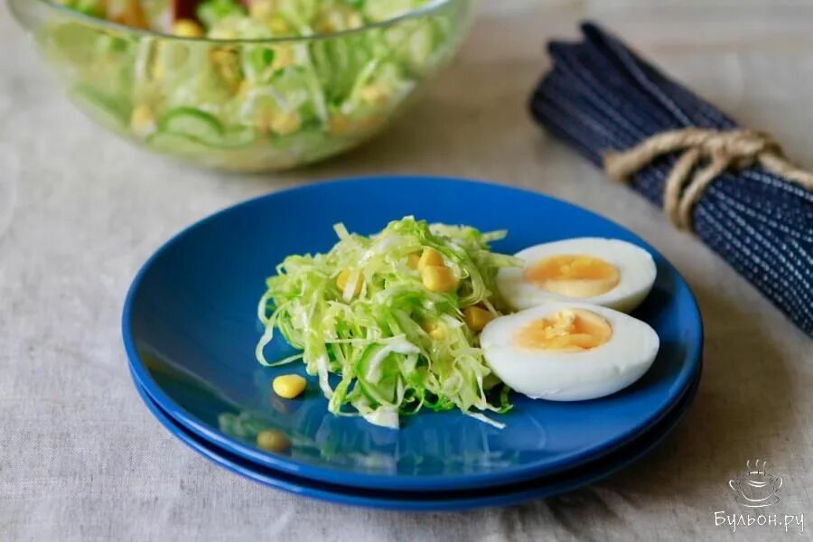 Капуста с яйцом рецепт с фото Салат с капустой, огурцами, кукурузой и яйцом Recipe Ethnic recipes, Food, Recip