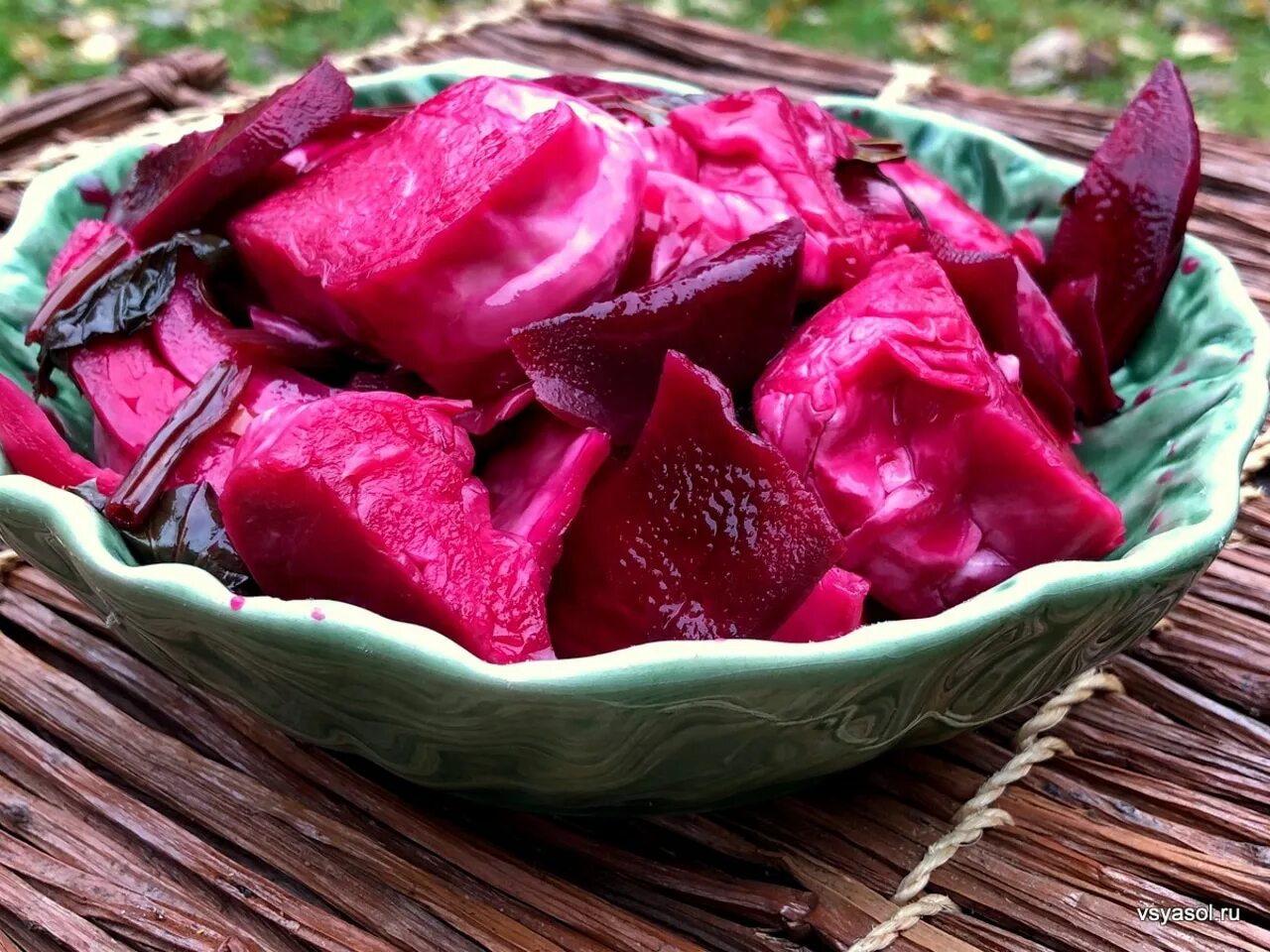 Капуста со свеклой фото Рецепт соленой капусты со свеклой кусками