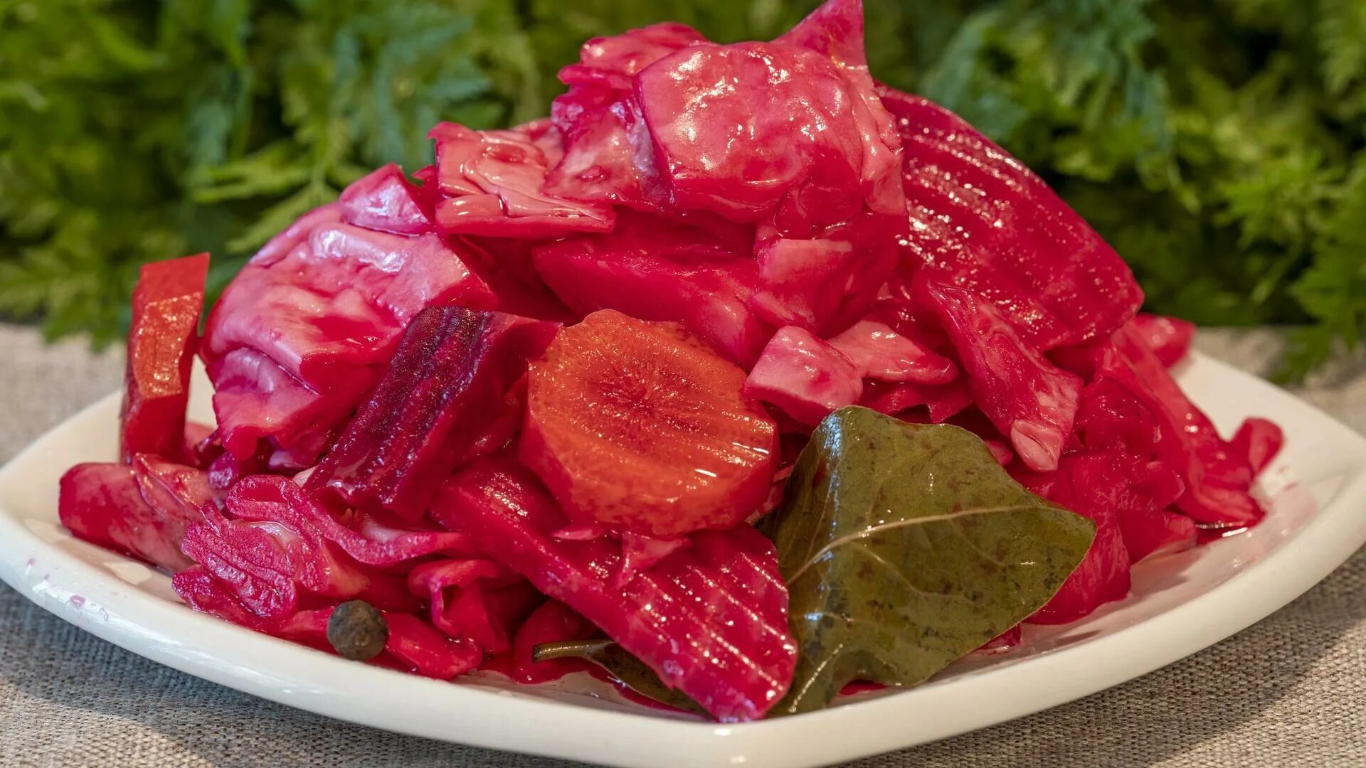 Капуста со свеклой фото Маринованная капуста. 5 рецептов вкусной, хрустящей капусты быстрого приготовлен