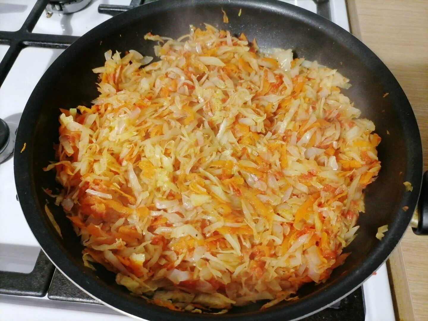 Капуста тушеная на сковороде рецепт с фото Капуста с фаршем на сковороде, вкусное и сытное блюдо за 25 минут