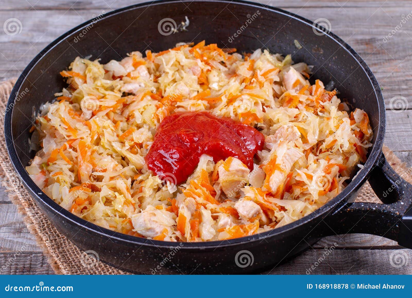 Капуста тушеная рецепты очень вкусно фото Stewed cabbage in a pan stock photo. Image of indoors - 168918878