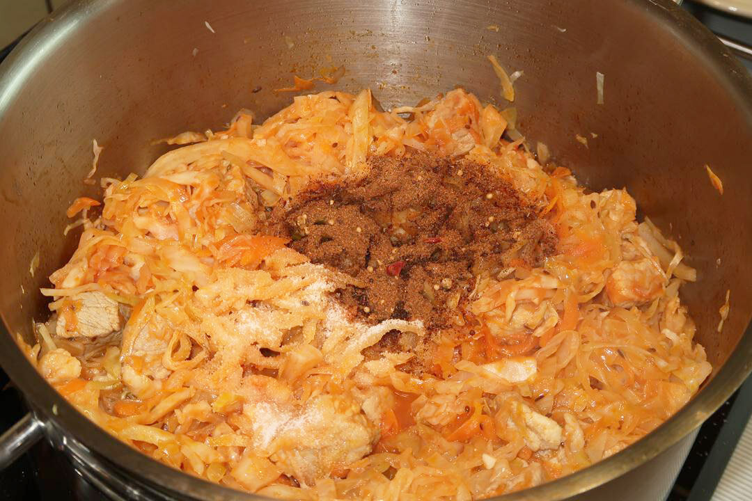 Капуста тушеная с фаршем с фото ТУШЁНАЯ КАПУСТА С МЯСОМ И СЕМЕНАМИ УКРОПА Готовим вместе с Машей Маковецкой Дзен
