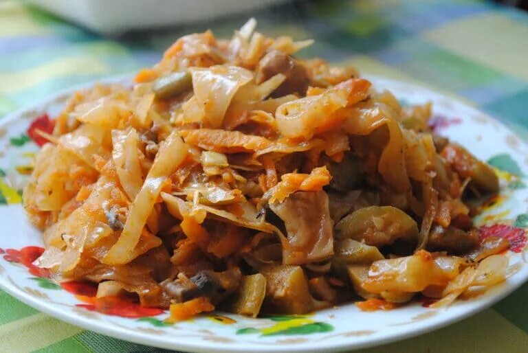 Капуста тушеная с грибами фото Капуста, тушеная с грибами (пост.) (сам. блюдо) Доставка обедов по Москве компан