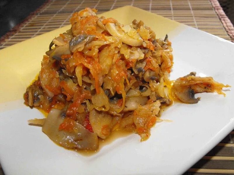 Капуста тушеная с грибами фото Капуста тушеная с грибами - как приготовить вкусно и просто