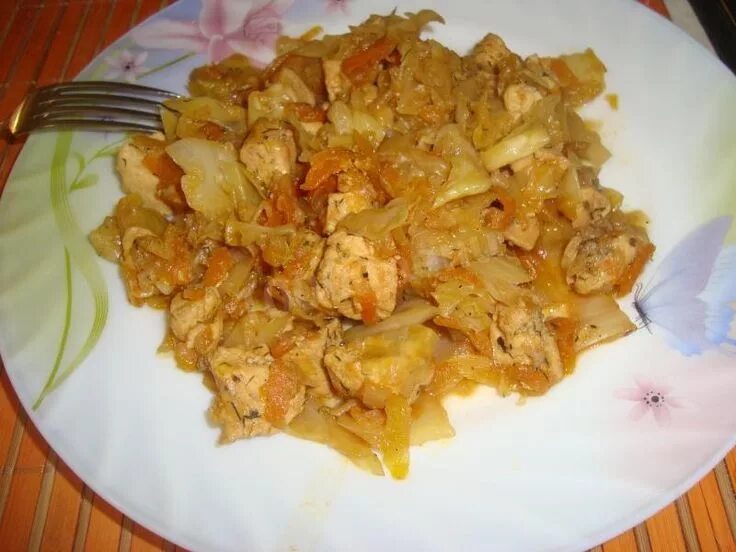 Капуста тушеная с курицей рецепт фото Тушеная куриная грудка с капустой на сковороде рецепт фото пошагово и видео Reci