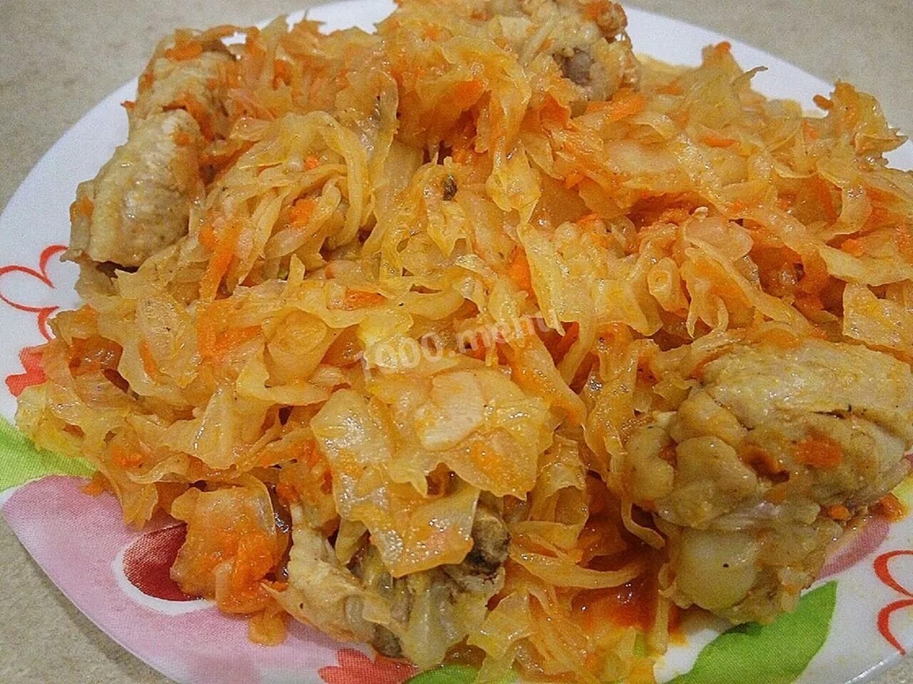 Капуста тушеная с курицей рецепт фото Тушеная капуста с морковкой луком крылышками в мультиварке рецепт с фото пошагов