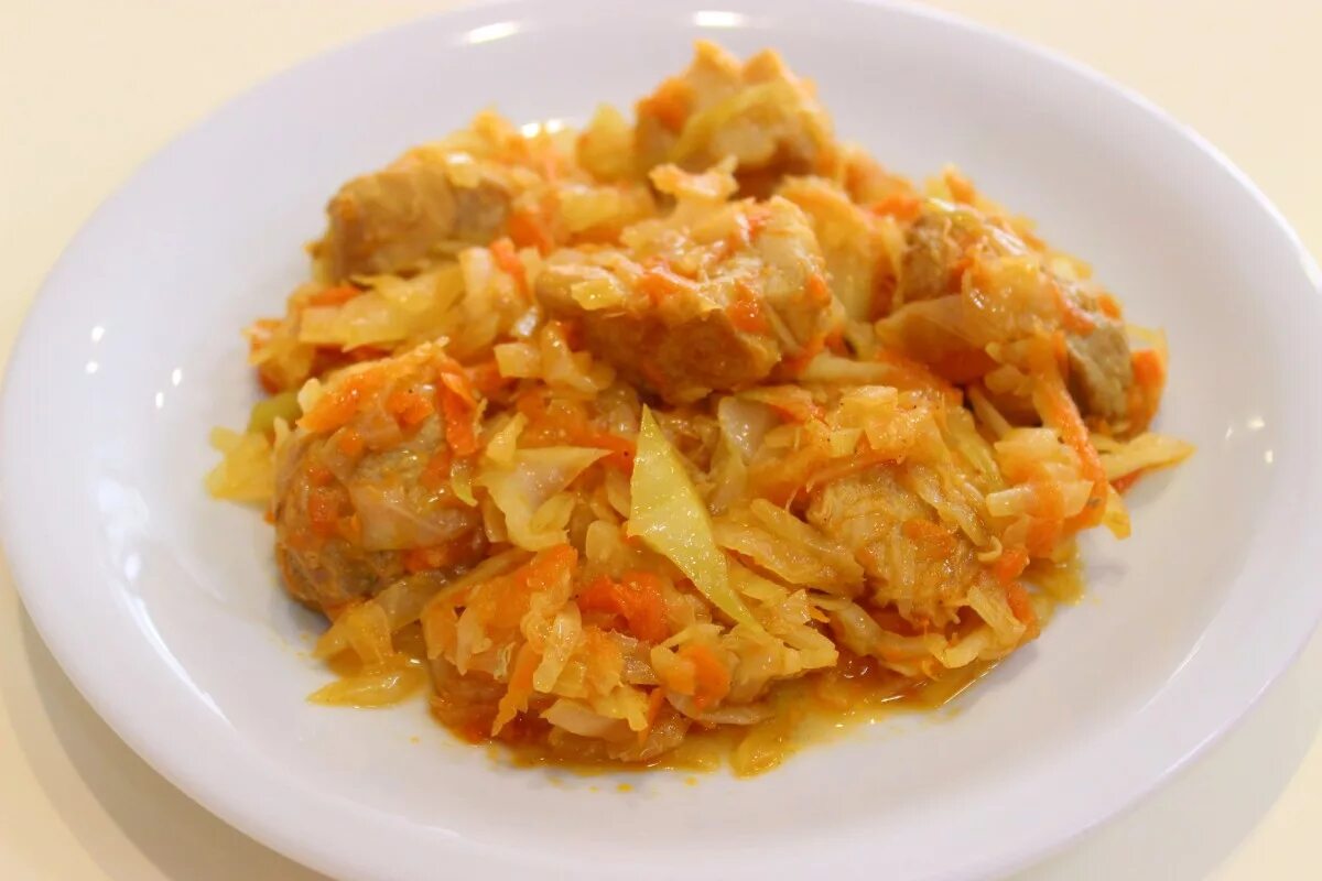 Капуста тушеная с курицей рецепт фото Тушеная капуста со свининой