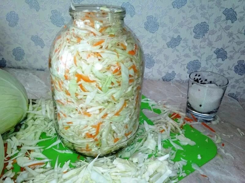 Капуста в огуречном рассоле рецепт с фото Засолить капусту в банке быстро и вкусно