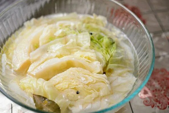 Капуста в воде фото Маринованная капуста быстрого приготовления: рецепт очень вкусной хрустящей капу