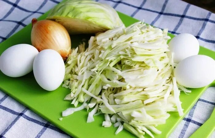Капуста в яйце с фото Как приготовить сытный ужин из 2 куриных яиц и капусты за несколько минут