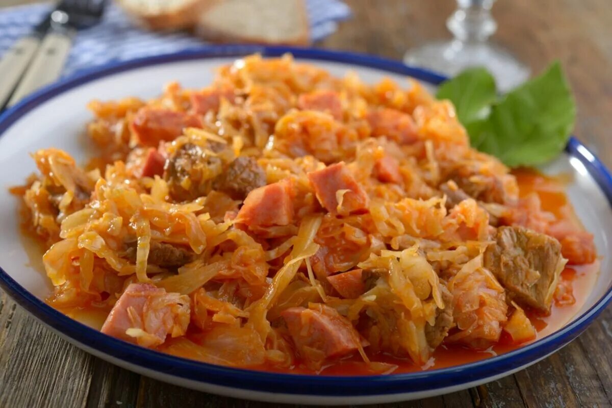 Капуста вкуснее мяса рецепт с фото Капуста с мясом тушеная на сковороде рецепт