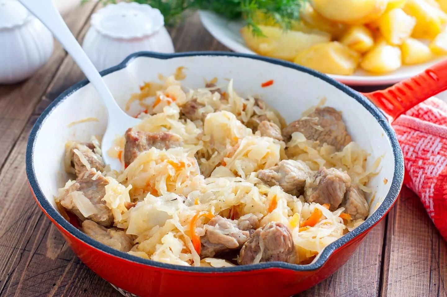 Капуста вкуснее мяса рецепт с фото Свинина с квашеной капустой на сковороде - 9 рецептов - 1000.menu