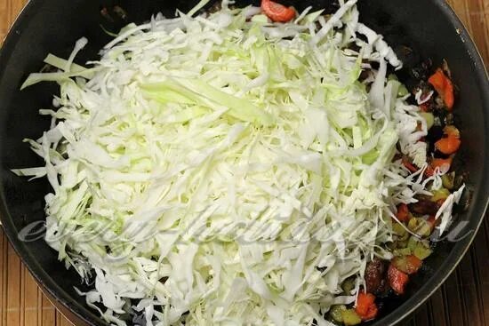 Капуста вкуснее мяса рецепт с фото Капуста тушеная с мясом в горшочке: рецепт с фото