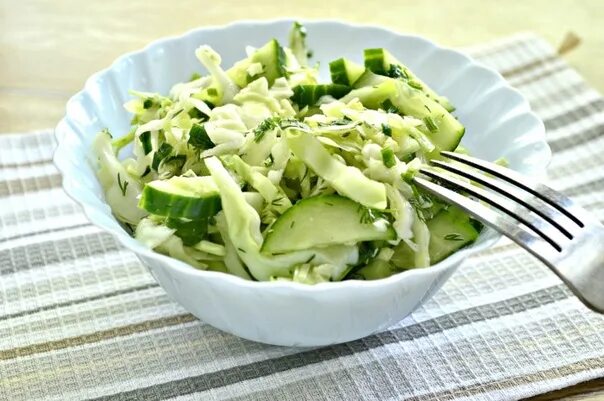 Капуста вкусные рецепты приготовления салатов с фото Меню на 10 апреля. Обед № 4 "Фитнес" * Салат: "Зелёный" (капуста, огурец свежий,