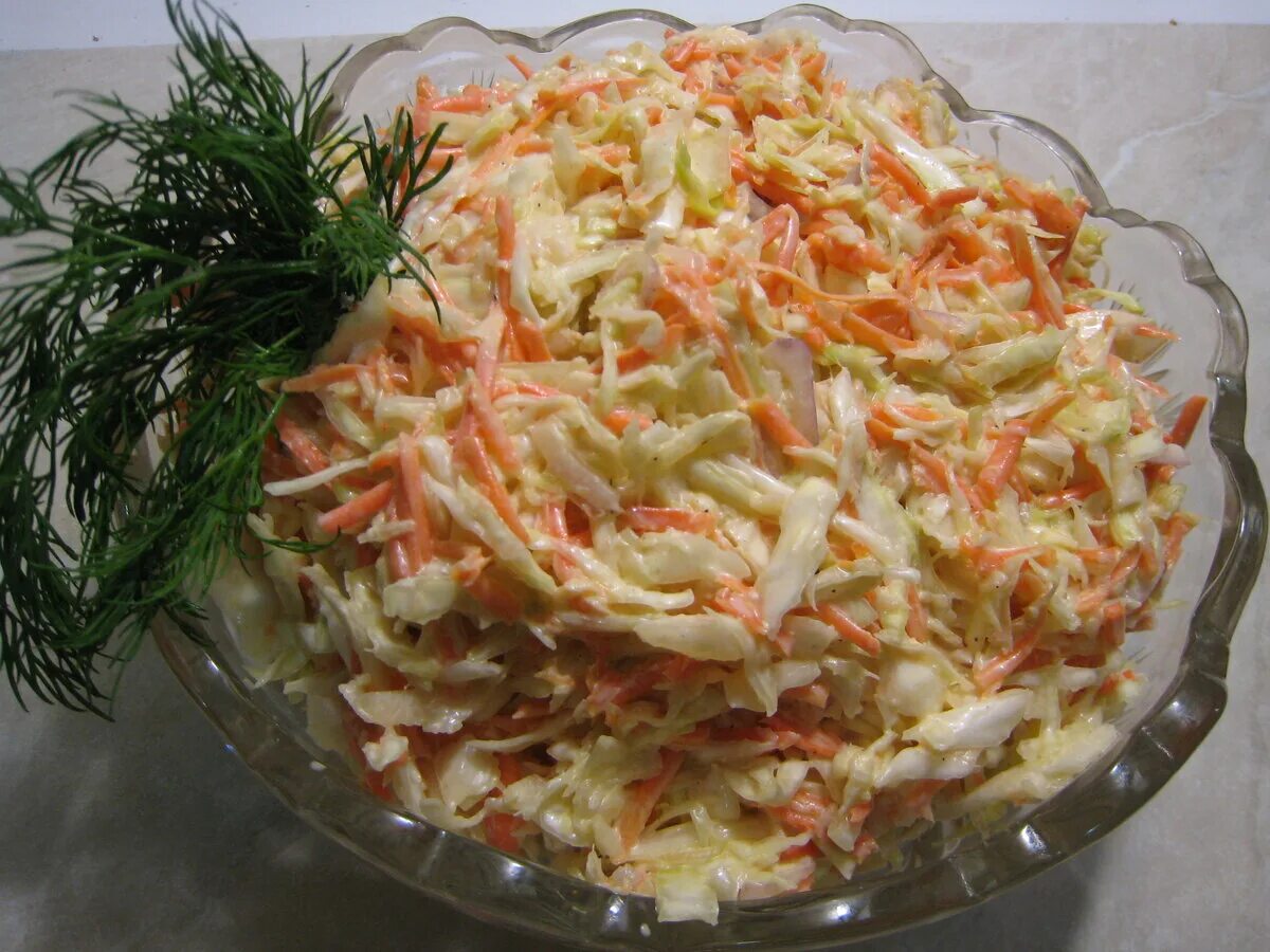 Капуста вкусные рецепты приготовления салатов с фото Освежающий салат из капусты типа "Коул Слоу". Простой пошаговый рецепт с фото. S