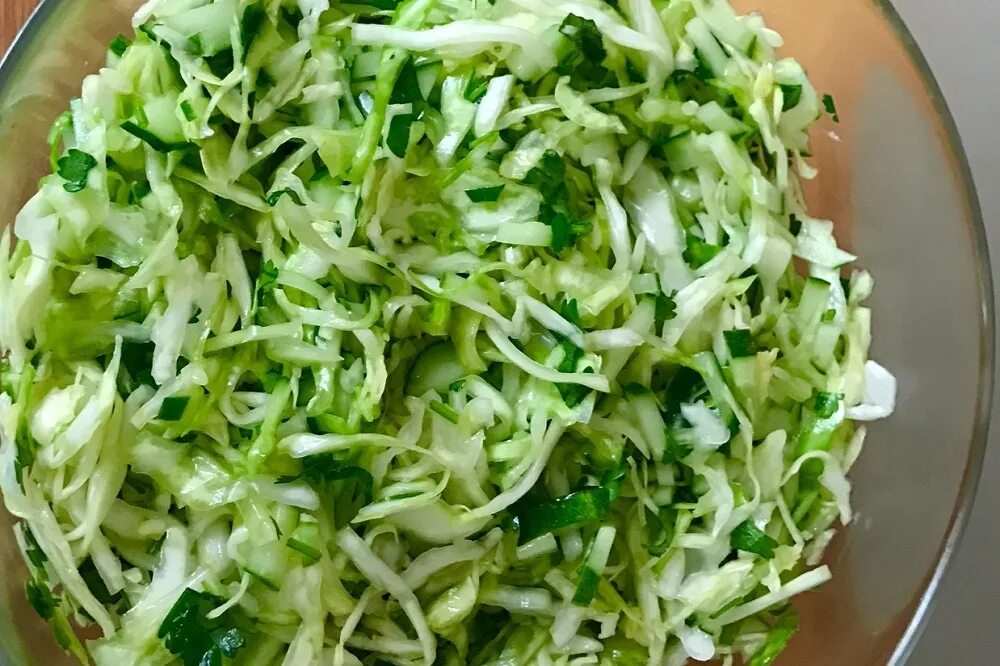 Капуста вкусные рецепты приготовления салатов с фото Салат из свежей капусты и огурца