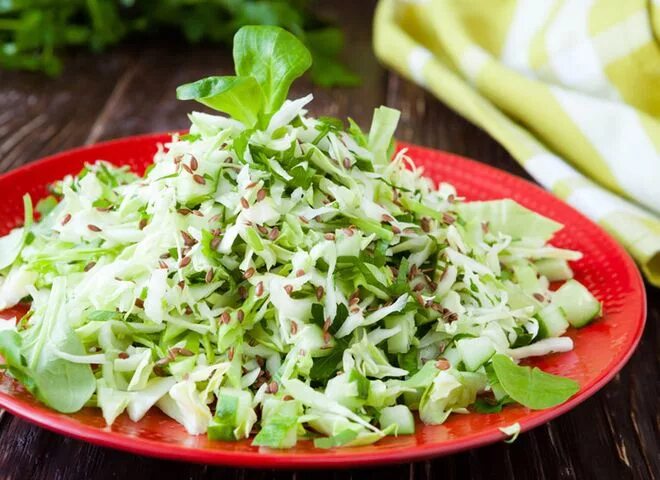 Капуста вкусные рецепты приготовления салатов с фото Лучшие кулинарные рецепты: Салат из молодой капусты с огурцами и зеленью
