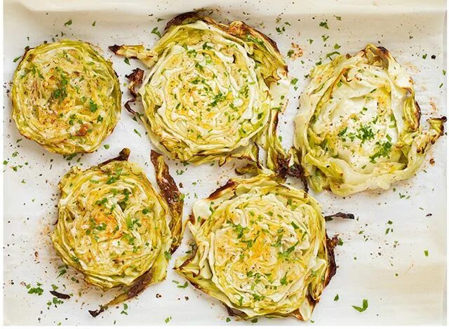 Капуста запеченная в духовке фото Запечённая капуста Winter vegetables recipes, Roasted cabbage, Vegetable recipes