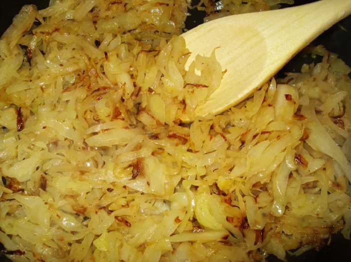 Капуста жареная на сковороде рецепт с фото Жареная капуста получится еще вкуснее, если добавить в нее молоко. Отличный гарн