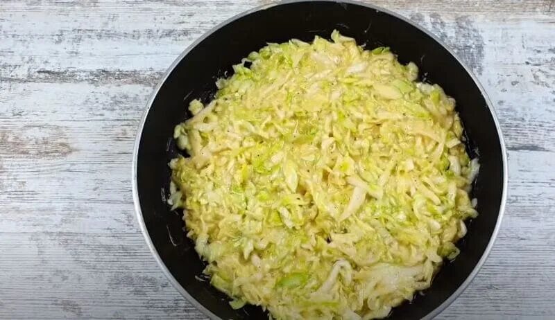 Капуста жареная на сковороде рецепт с фото Капуста и 2 Яйца Вкусный Ужин из Простых Ингредиентов