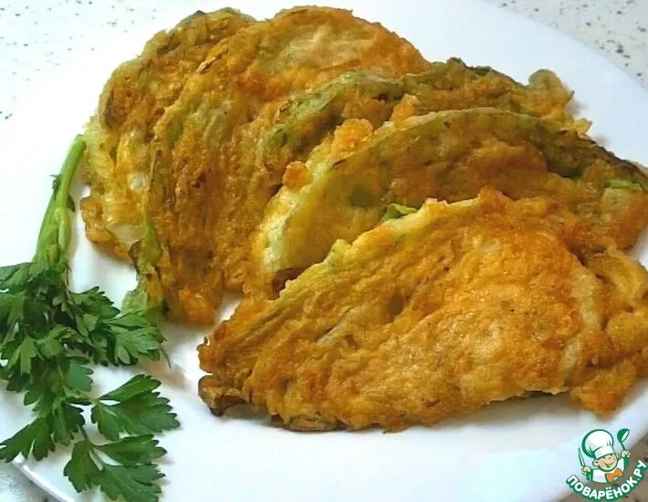 Капуста жареная на сковороде рецепт с фото Молодая капуста в кляре кусочками - кулинарный рецепт