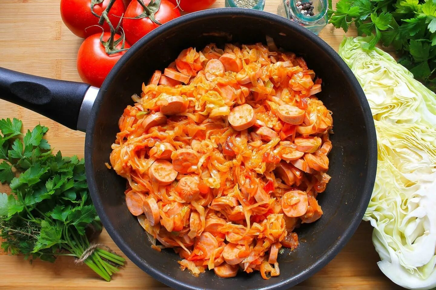 Капуста жареная с сосисками фото рецепт Солянка с сосисками и капустой на сковороде рецепт фото пошагово и видео - 1000.