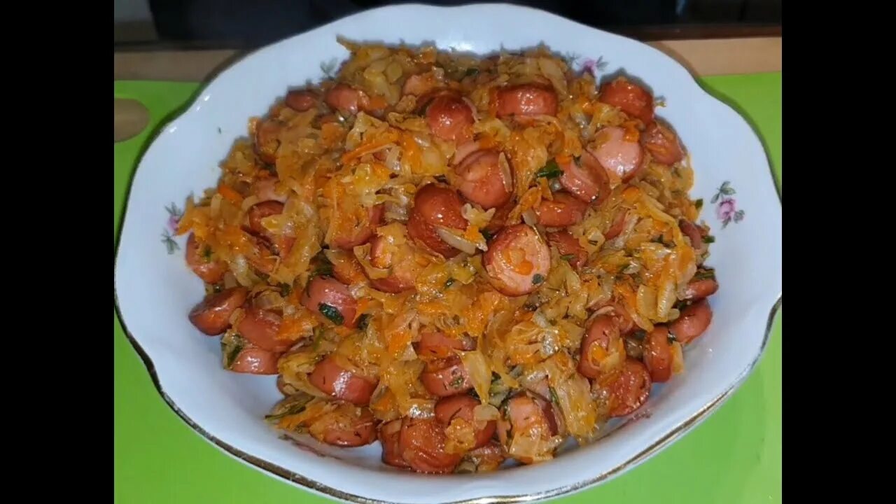 Капуста жареная с сосисками фото рецепт Тушеная капуста с сосисками. Очень вкусно, быстро и просто!!! Как приготовить, п
