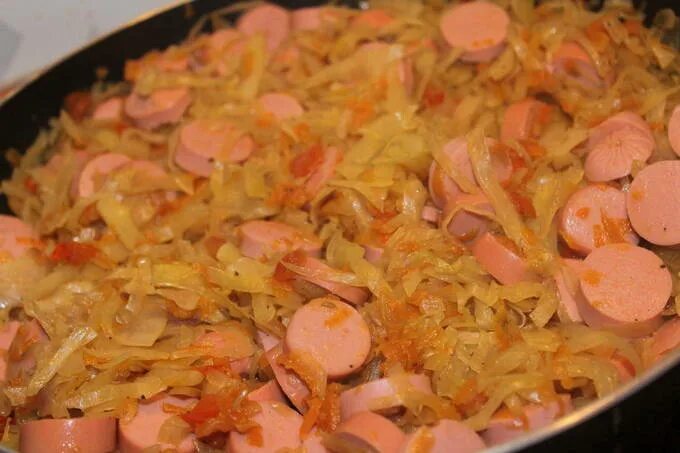 Капуста жареная с сосисками фото рецепт Бигус из свежей капусты с сосисками - рецепт с пошаговыми фото