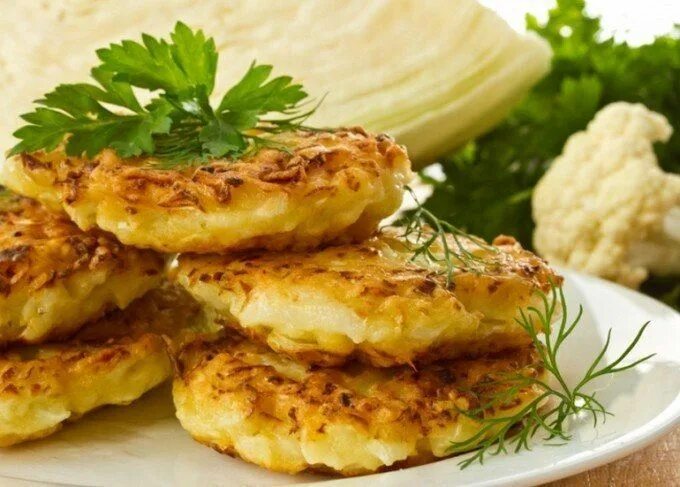 Капустные драники на сковороде рецепт с фото Капустные котлеты на кефире - быстрый и вкусный перекус! Fritter recipes, Fritte