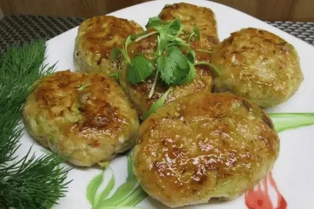 Капустные котлеты рецепты с фото простые КОТЛЕТЫ КАПУСТНО-КУРИНЫЕ Ингредиенты: - Капуста белокочанная-1 часть... Интересн