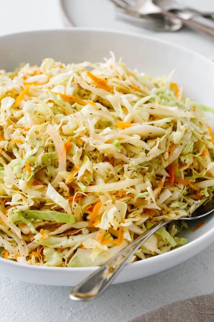 Капустный салат рецепты с фото Vinegar coleslaw in a white bowl. Best coleslaw recipe, Coleslaw recipe easy, Sl