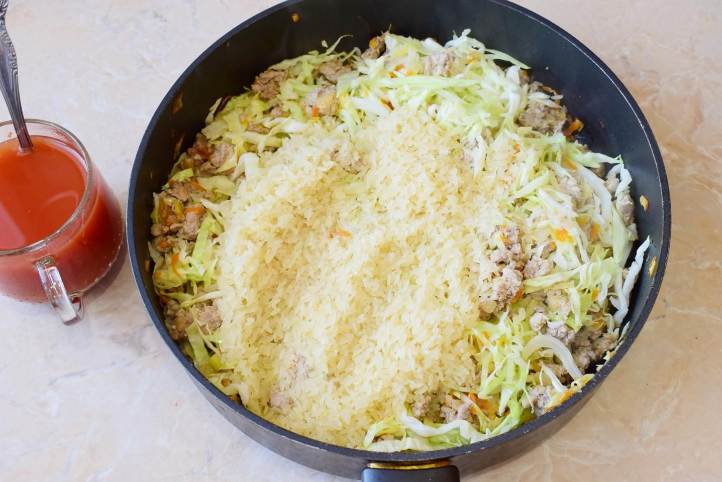 Капусты с рисом фаршем фото Тушеная капуста с фаршем и рисом на сковороде рецепт с фото пошагово - 1000.menu