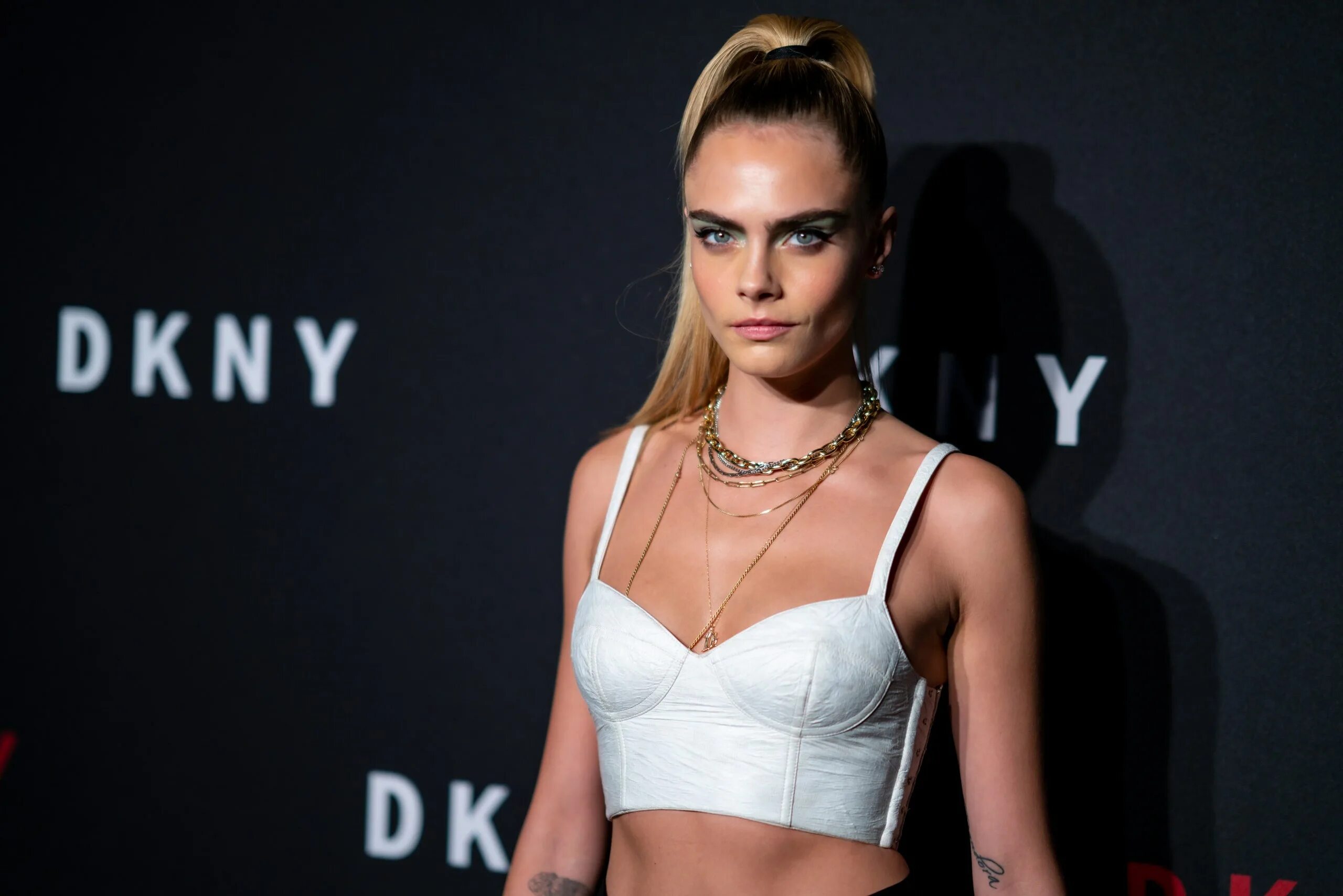 Кара делевинь 18 фото Cara Delevingne Was Told by Harvey Weinstein to "Get a Beard" Vogue
