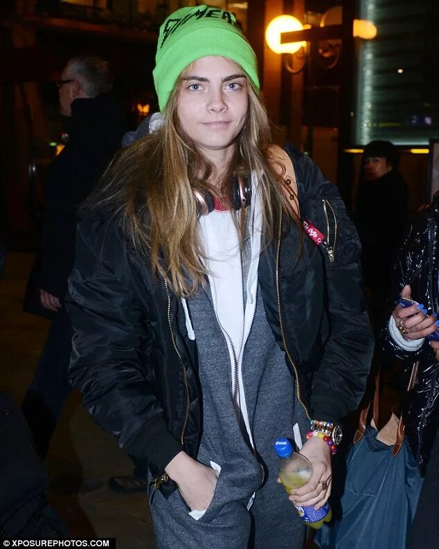Кара делевинь без макияжа Paris Haute Couture Fashion Week: Cara Delevingne chooses comfort over style as 