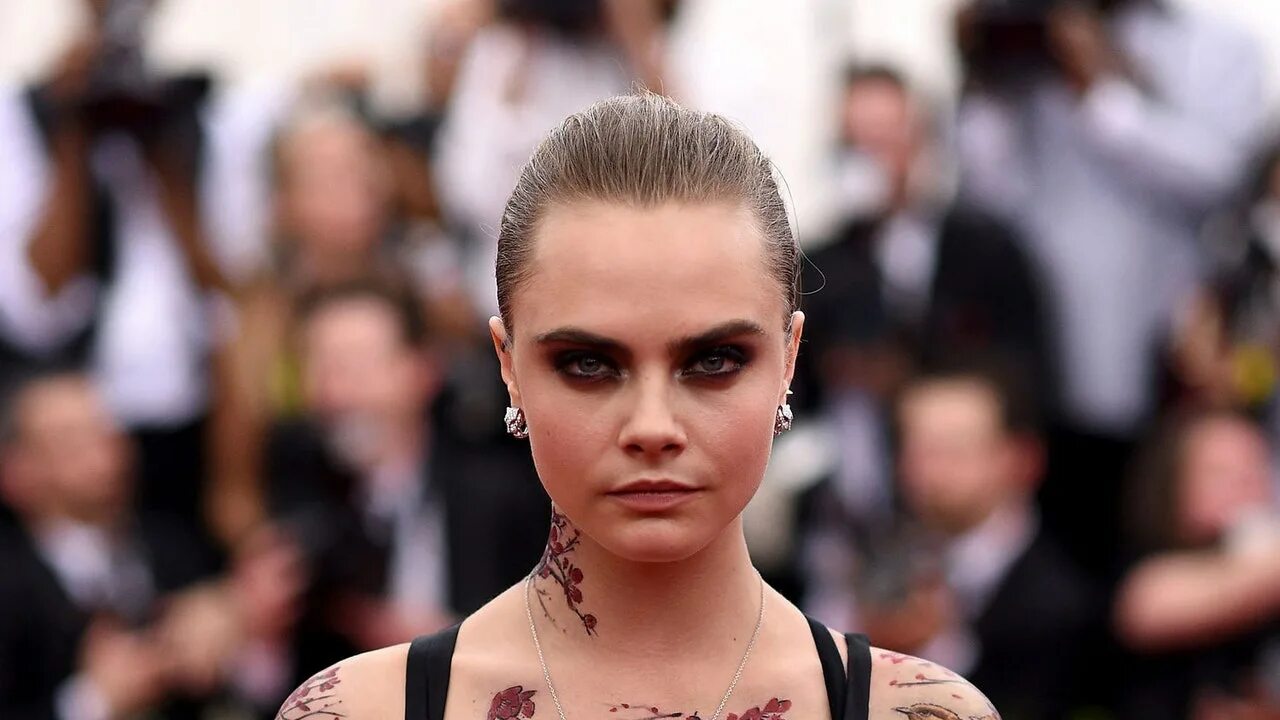 Кара делевинь фото отряд Everything You Need to Know About the Cara Delevingne's Amazing Met Gala Tattoos