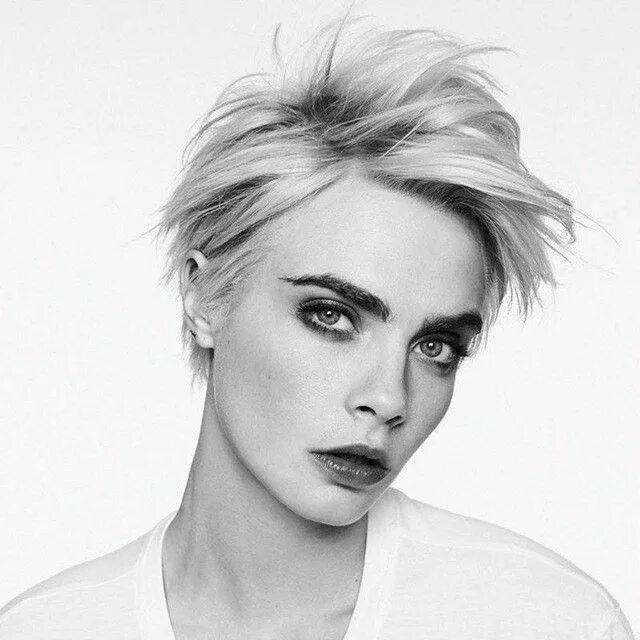 Кара делевинь с короткой стрижкой Пин от пользователя Kateryna Fabian на доске cara delevingne Платиновые волосы, 