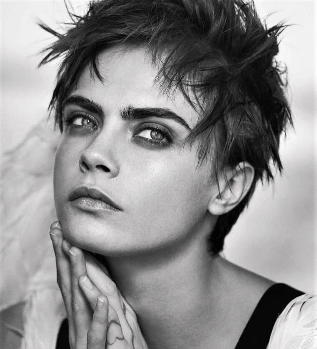 Кара делевинь стрижка каре Cara Delevingne Cara delevingne hair, Cara delevingne, Cara delevingne eyebrows